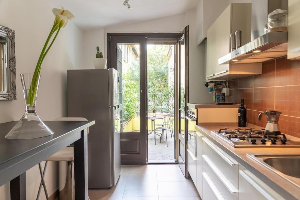 Life Is Beautiful Design Loft Navigli Romolo, Netflix, Wifi, Ac And Street Parking Apartment Milan Exterior photo