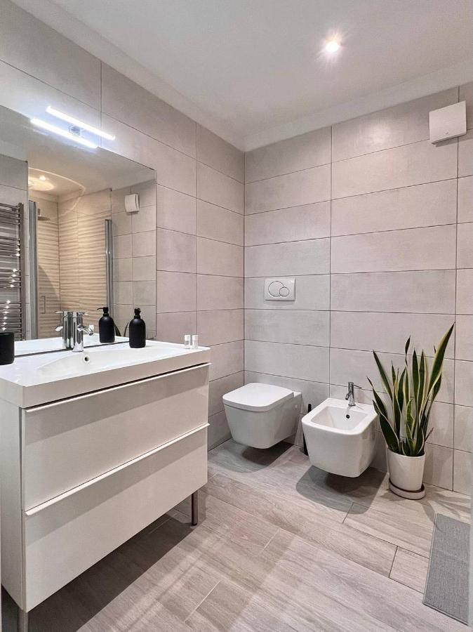 Life Is Beautiful Design Loft Navigli Romolo, Netflix, Wifi, Ac And Street Parking Apartment Milan Exterior photo